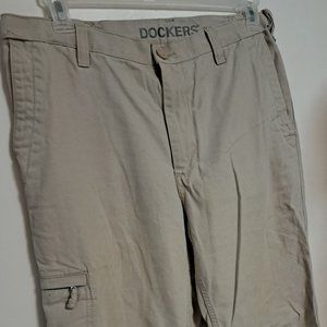 Mens Dockers Khaki's Size 34 x 34 Pants Relaxed Fit Cotton Tan W Pockets Cargo